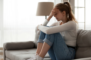 jonge vrouw depres
